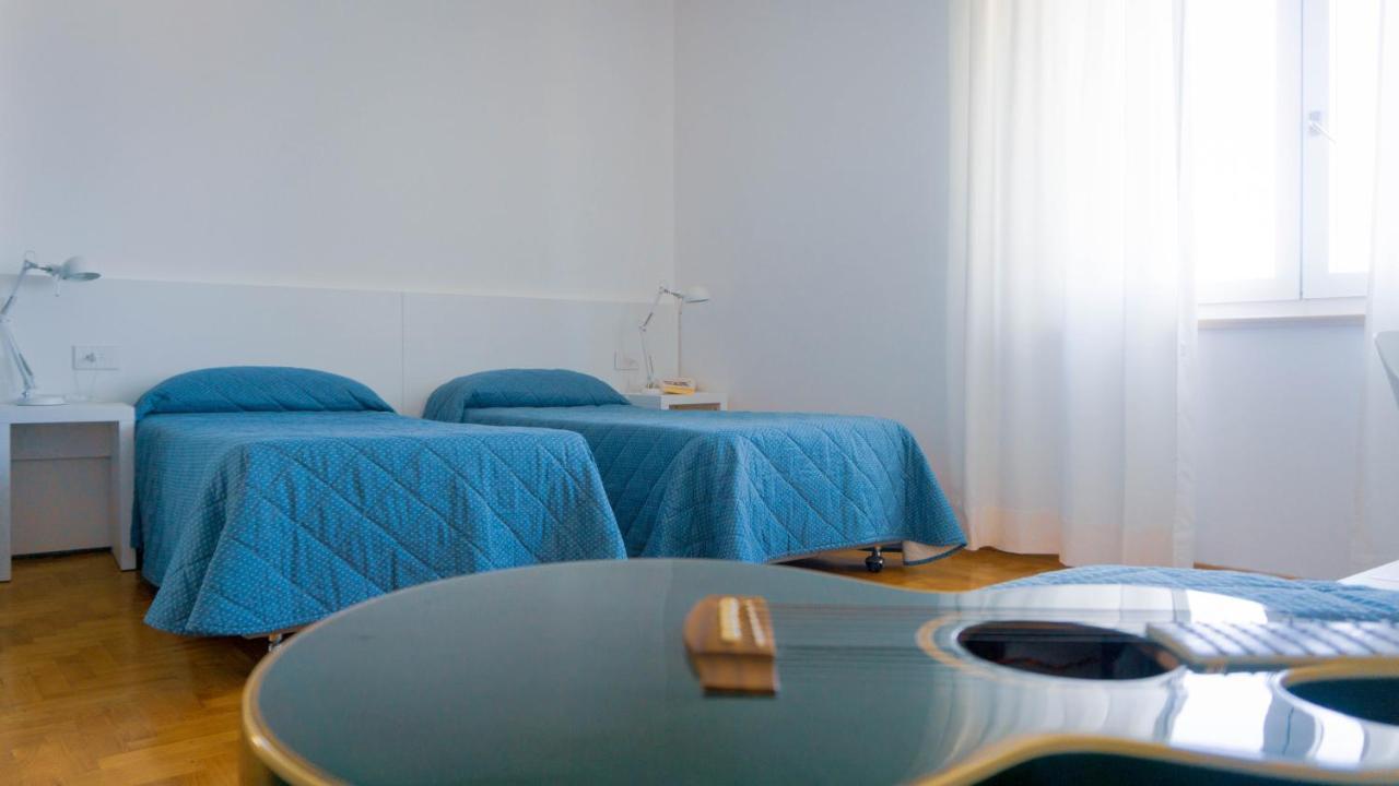 Hotel Mistral Οριστάνο Εξωτερικό φωτογραφία
