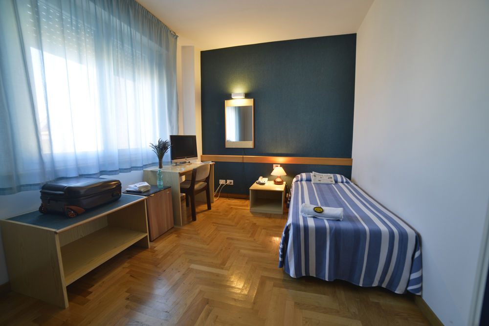 Hotel Mistral Οριστάνο Εξωτερικό φωτογραφία